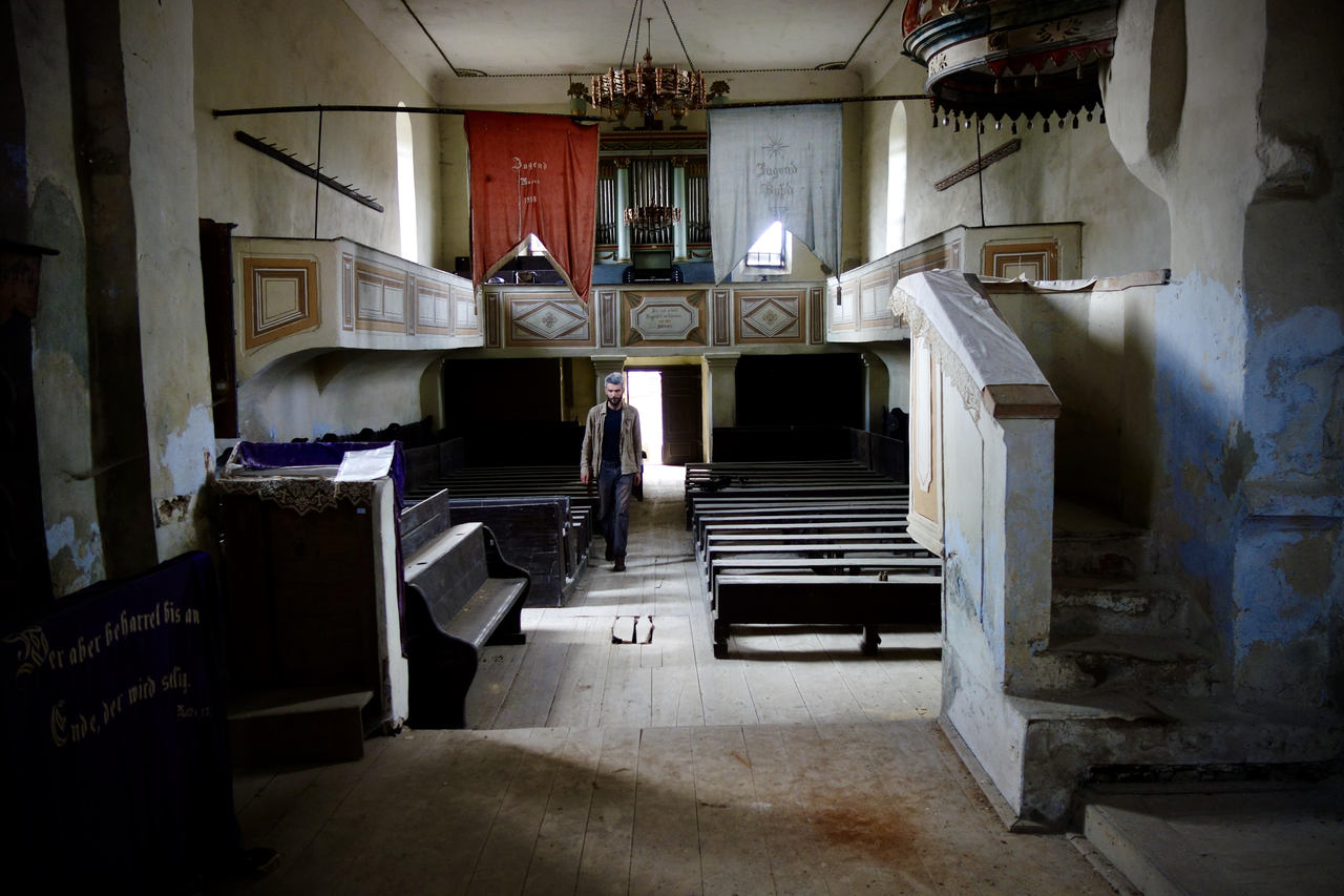 Deflating History via Abandoned Pipe-Organs in Transylvania
