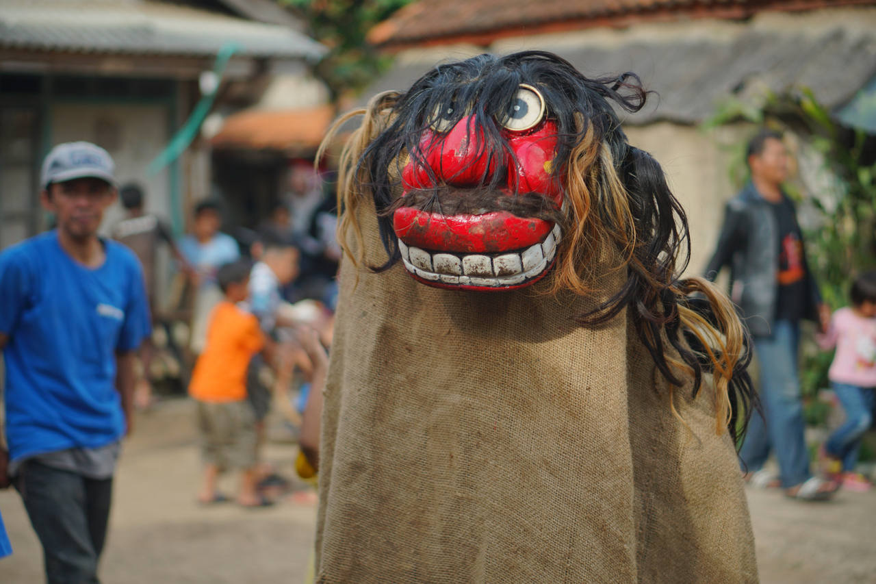 Investigating the Sundanese Ritual of Kasenian Réak