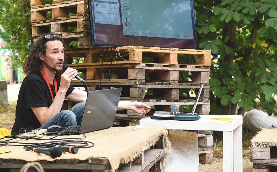 Kink Gong - Reconstructing Ethnic Minorities Music