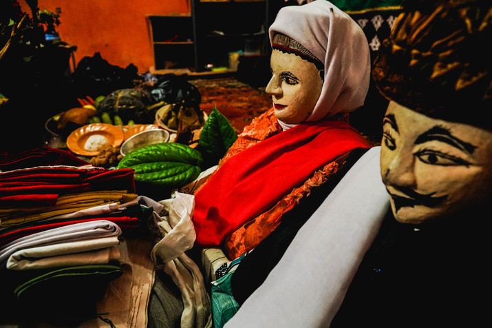 Sasajen and ritual garments. Photo: Gigi Priadji