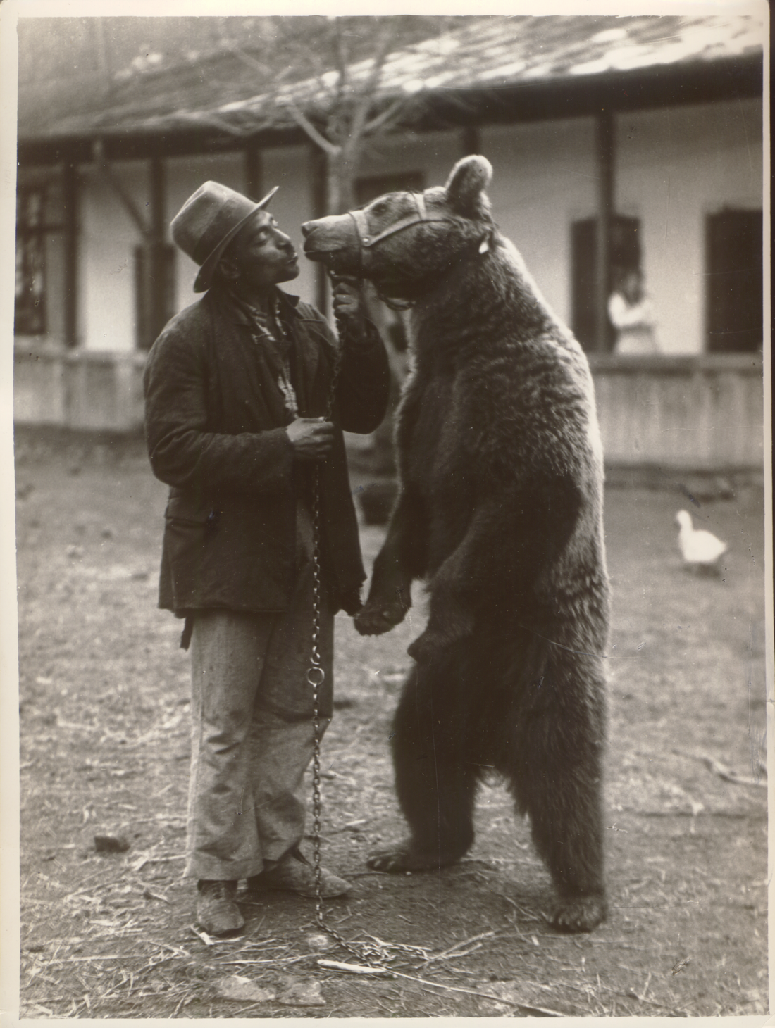 Ursar (Bear leader). Photo credits: Virtual Museum of Roma Culture Archive